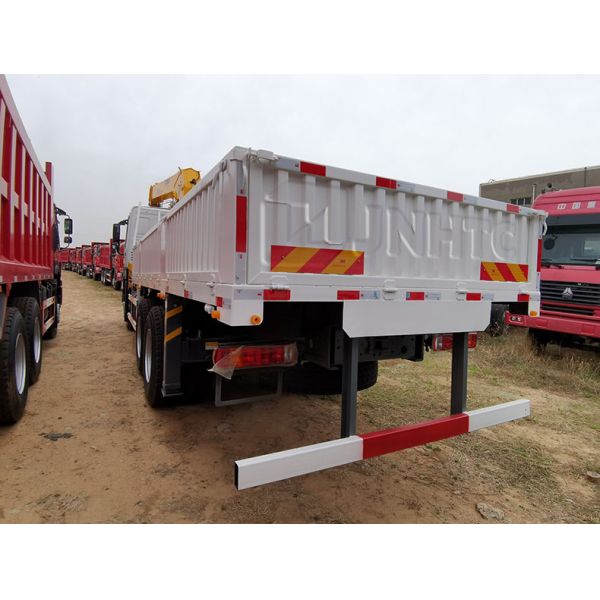 Knuckle Boom 8 Ton Hydraulic HOWO NX Cargo Flatbed Truck Mounted Crane For Sale