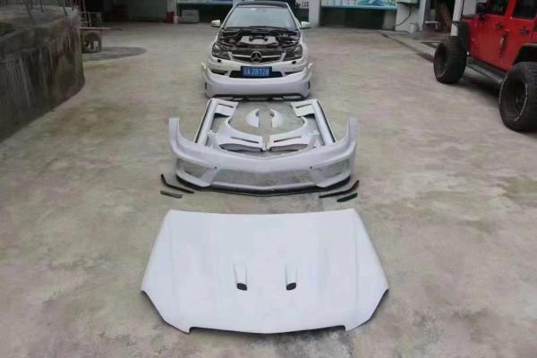 For Mercedes W204 C63 Body Kit W204 Upgraded Black Series Style Front and Rear Bumper Hood Widebody Kit