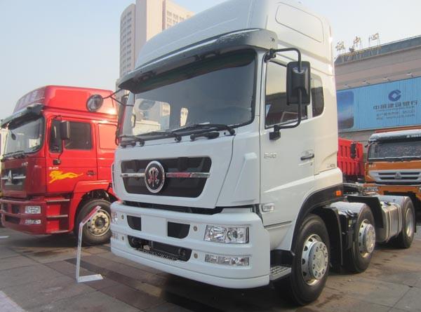 SINOTRUK HOWO 6x4 driving type TRACTOR TRUCK / prime mover truck with HW79 cab red color