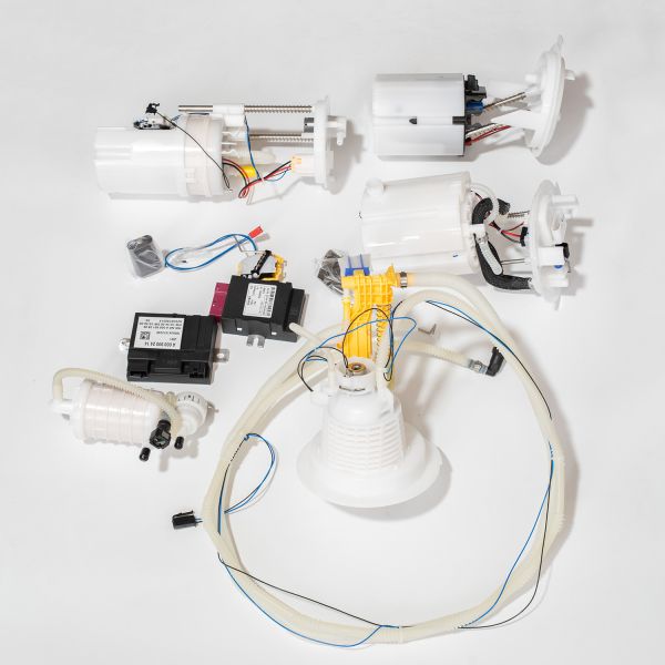 Xinlong Lion Electric Fuel Pump Assembly for BMW Xdrive 28 i Car Model 16117314804