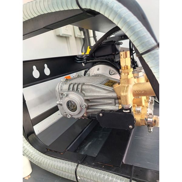 Wall Mounted Car Wash Machine 380V 3.0kw Long Life With High Pressure Pump