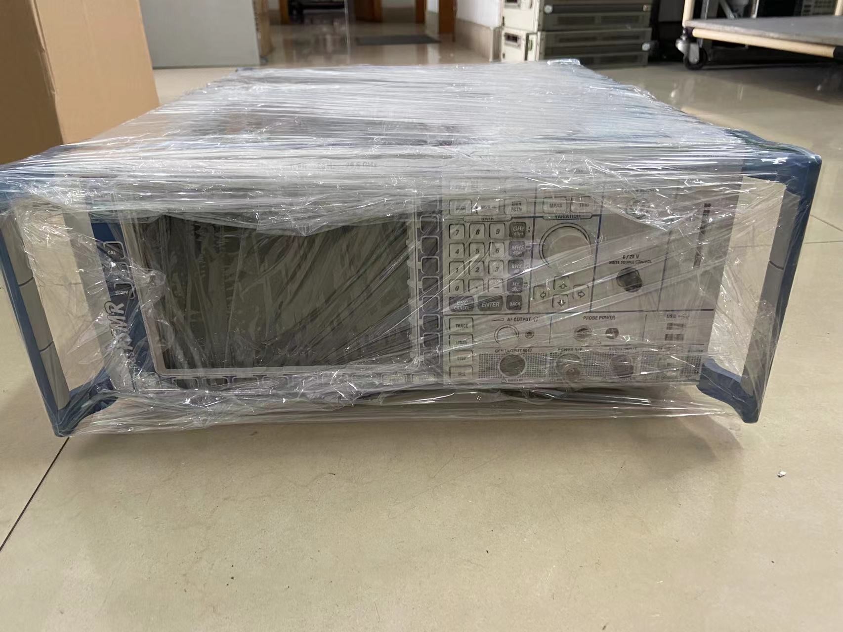 Rohde And Schwarz FSMR26 Анализатор приемника измерения от 20 Гц до 26,5 Гц