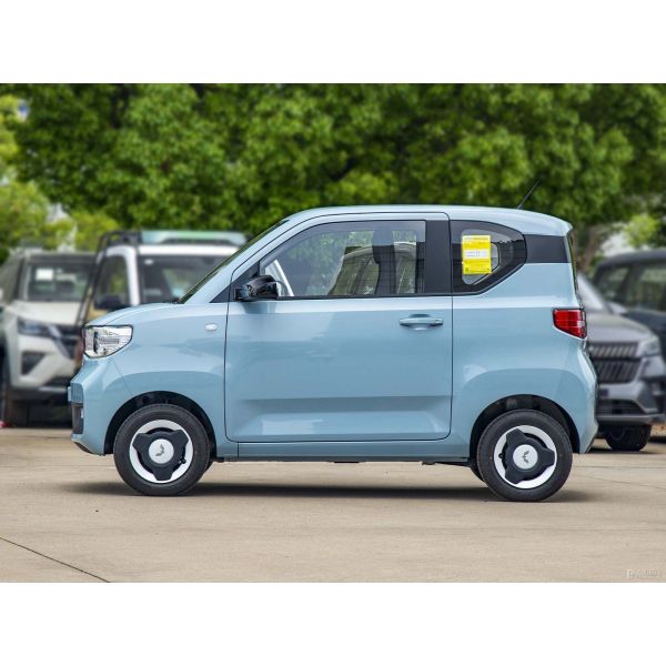 Small mini electric vehicle made in China spot sale by SAIC Wuling