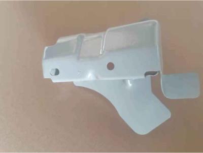 Geely Xingyue alliage de haute résistance argent gris Fender Assemblage à gros supports utilisé pour fixer le fender