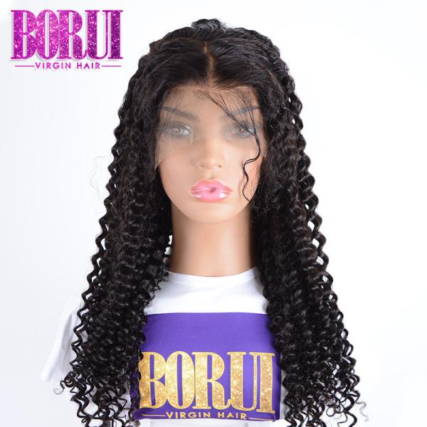 A peruca encaracolado profunda da parte dianteira do laço do cabelo brasileiro, forma a peruca natural do cabelo com cabelo do bebê