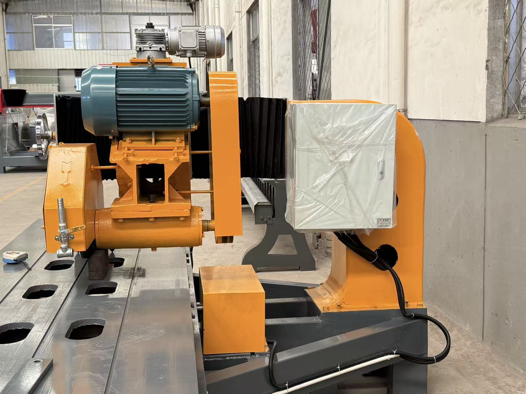 Industrial Chamfer Saw Model ZS1325 with Precise Cutting Accuracy Plus Minus 0.1 Millimeter Suitable for 220V 380V and 415V Power Supply