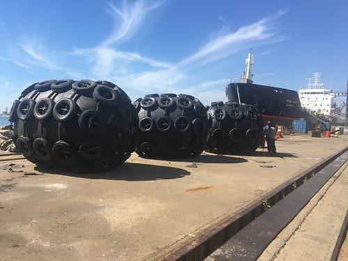 Customized Ship Wharf Inflatable Marine Fenders 6500mm To 1000mm Length