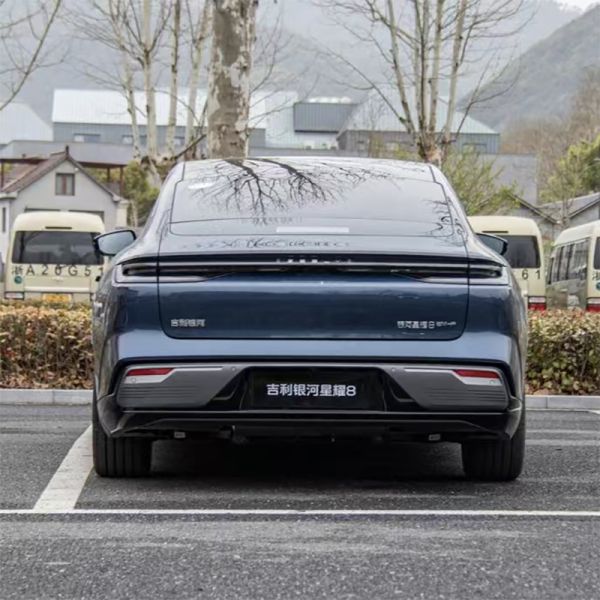 For Galaxy Starry 8 2025 Plug-in Hybrid Electric Vehicle EM-P Explore Edition >700km NEDC Range 4-door 5-seater Sedan for Sale