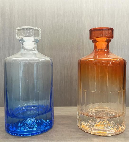 Capacidade 200ml/300ml/500ml/750ml/1000ml garrafa de vidro com doze Zodiac Design de alívio