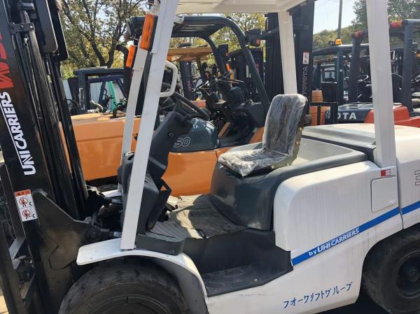 Printing Shops Boost Productivity with Low-Priced Japan Made FD30 Forklift