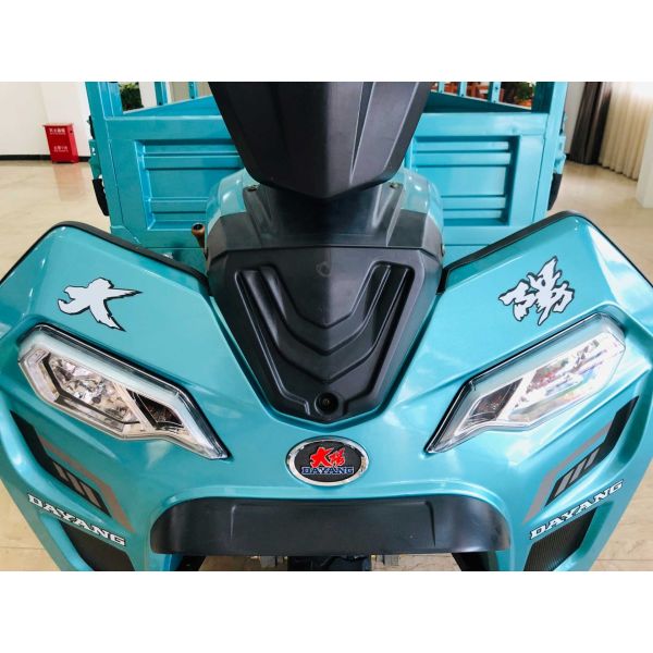 Transporte de carga Triciclo de 200 cc com motor e chassi 50*100 na Costa do Marfim