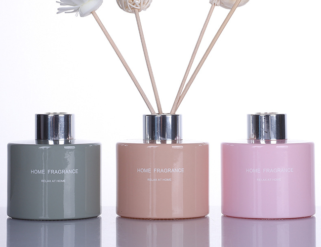 Aluminum Cap Essential Oil 50ml Glass Diffuser Bottle 8cm Height Classic