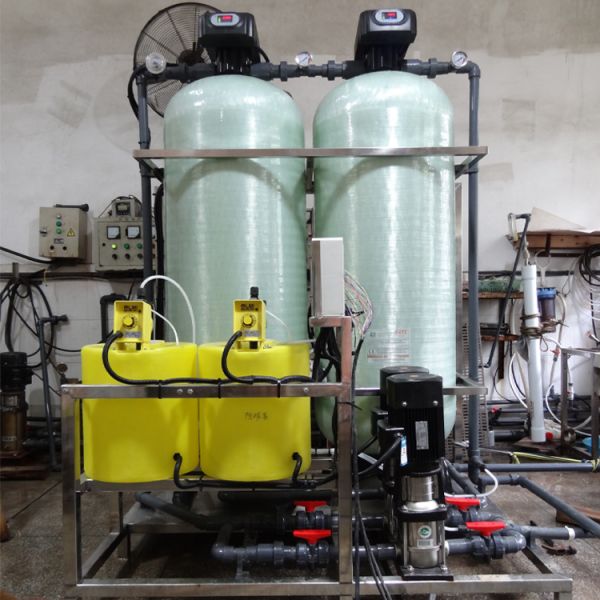 Movable Commercial Use Water Purifier 500L 1000L Reverse Osmosis Drinking Water Purification Plant 2000LPH Frp Tank Brackish Water Desalination Equipment Brackish Water Treatment Plant