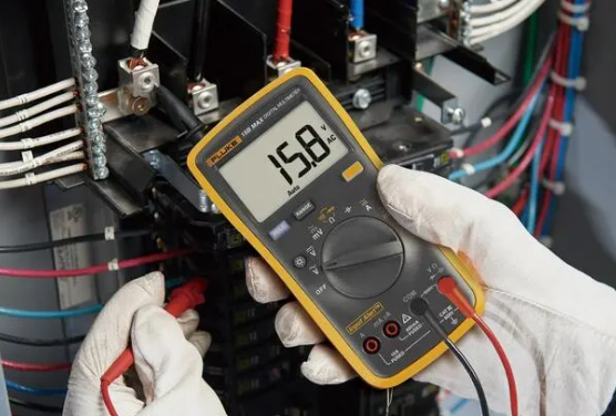 Fluke 106 Palm Sized Digital Multimeter DMM AC DC Measurement