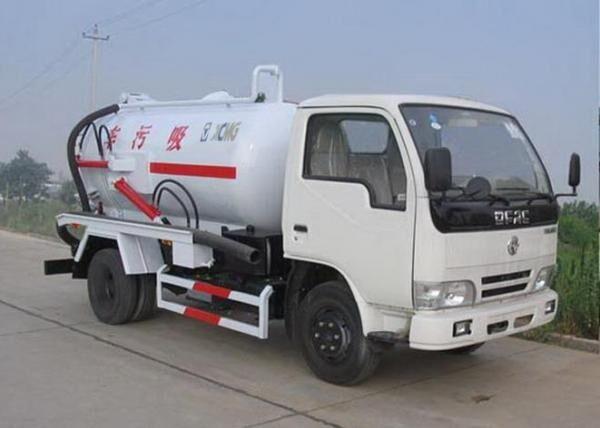 6.5L Energy Saving Special Purpose Vehicles , Suction Truck For Noncorrosive Mucus Liquid