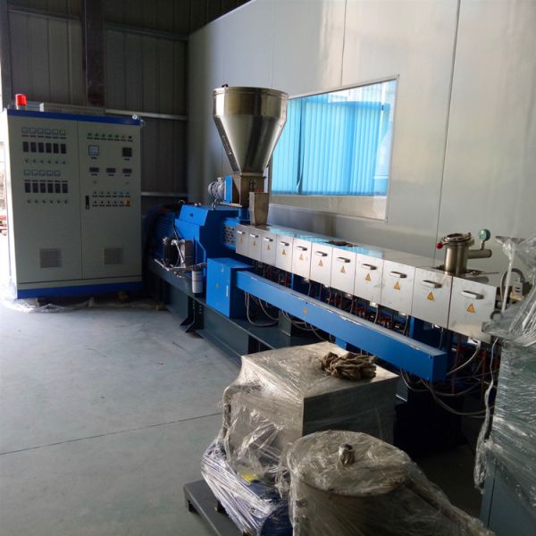 Desiccant Masterbatch Twin Screw Extruder Plastic Filler Modification Extrusion Equipment Factory Supply