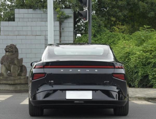 1450mm Xpeng EV voiture Xpeng P7 voitures électriques 480km verrouillent automatiquement 5 places 4 portes