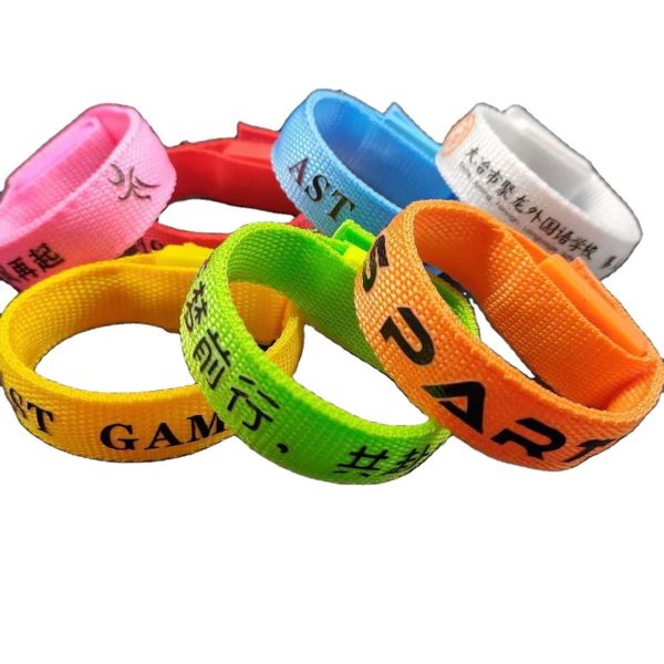 Customized Color Multi Color Illuminated Led Bracelet Flash Gifts with Custom Graphic