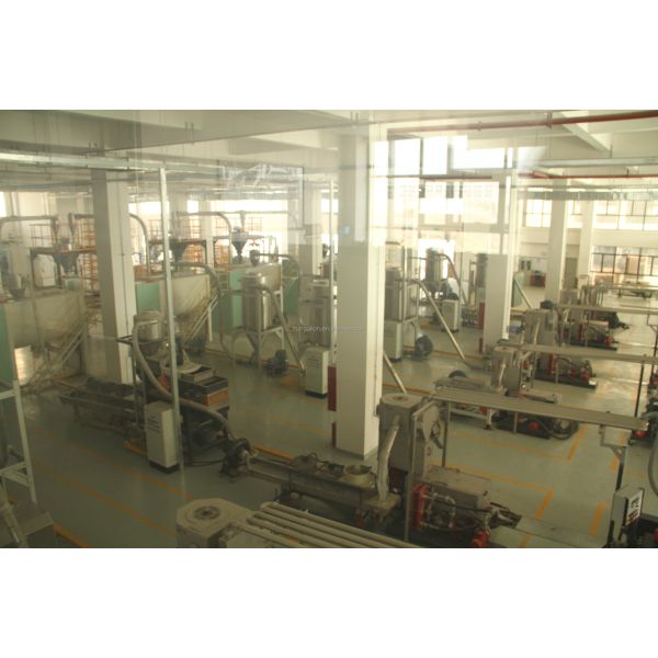 Непрозрачный белый термопластический эластомер Экологически чистый TPE Эластомерный материал 85A ISO14001