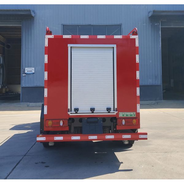 Smart System Sprinkler Truck with Multi-Stage Pump for Modern Urban Management and Greening