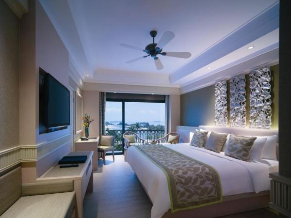 New design of hotel guest room furniture Oak wood laminate table and luggage cabinet with Leather double bed