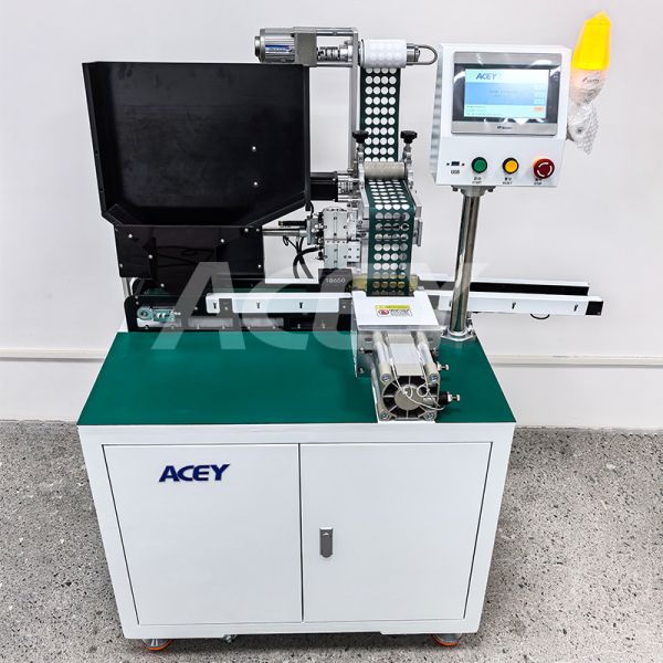 Automatic Lithium Battery Insulation Paper Sticking Machine for 18650 21700 26650 32700