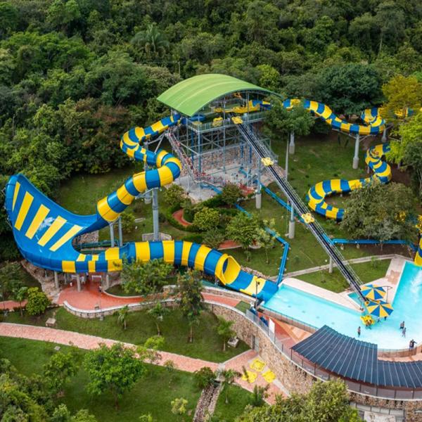 Parcs aquatiques piscine divertissement équipement de divertissement en eau toboggan en fibre de verre pour enfants