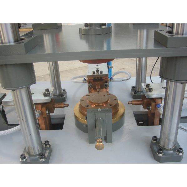 Сварочный аппарат шва пятна сопла чайника воды, сварщик 50КВА сопла чайника