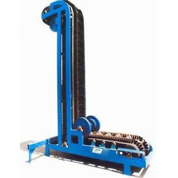 Inclined sidewall large angle corrugated belt conveyor
