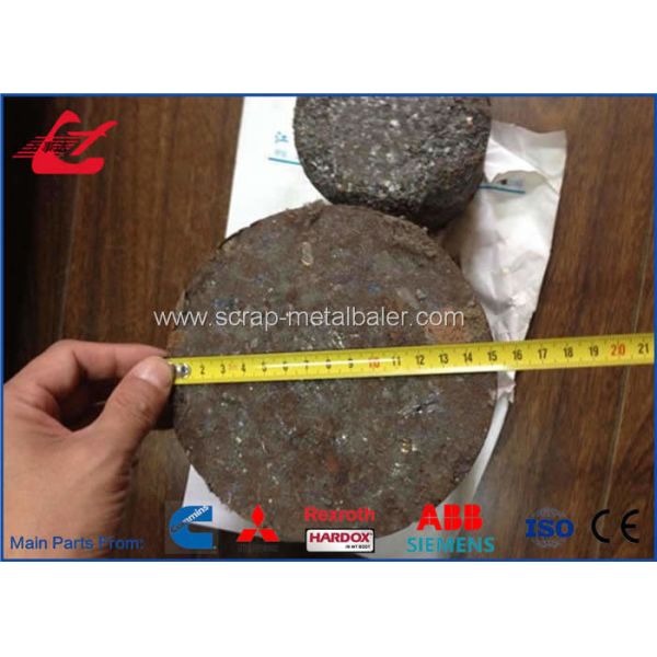 Las máquinas resistentes del enladrillado de la chatarra para el cobre de aluminio saltan el serrín WANSHIDA