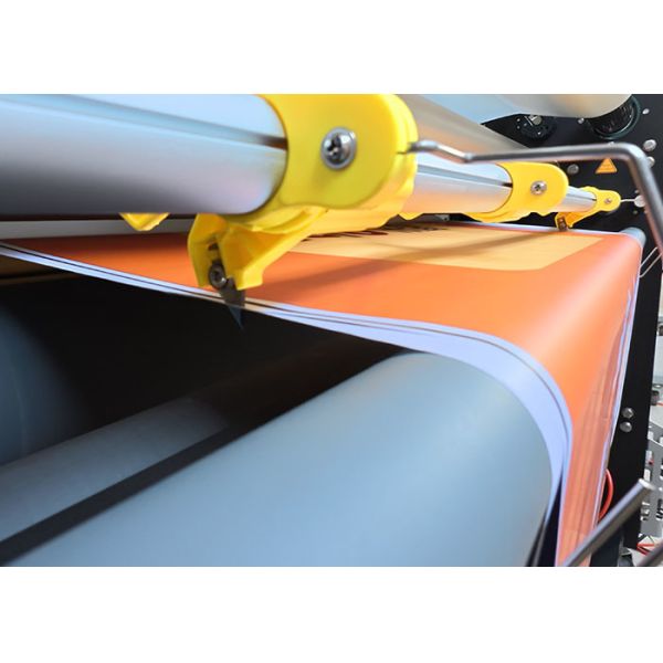 Máquina de laminación de pósteres con asistencia de calor y tablero de control de temperatura