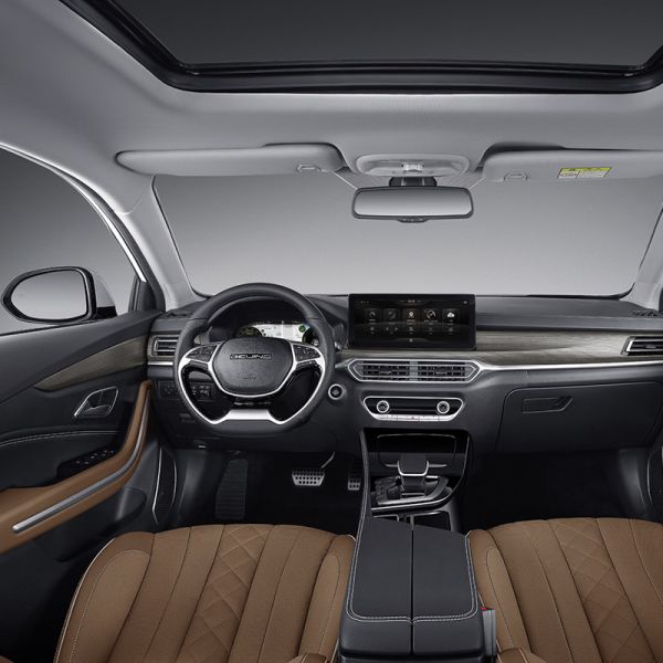 PÉKIN EU7 Les voitures électriques de taille moyenne ont une autonomie de croisière de 475 km pour les appels en ligne