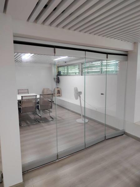 Typhoon Resistance Black Aluminium Bifold Doors With Thick Profile