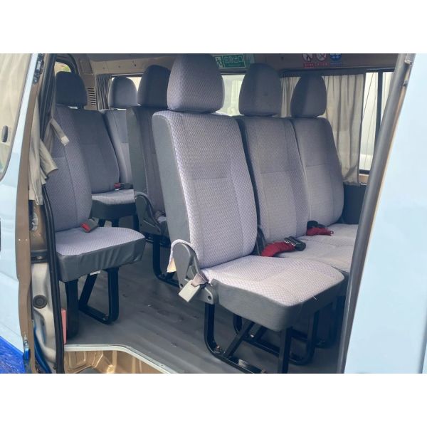 Used 12 Seater Minibus White And Blue Color 11 Seats Golden Dragon Hiace XML6532 Gasoline Engine LHD