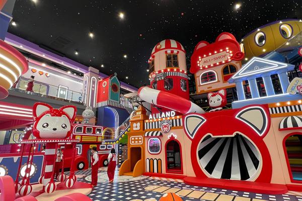 Aire de jeux intérieure personnalisée pour enfants de 3 à 12 ans avec dispositifs de sécurité