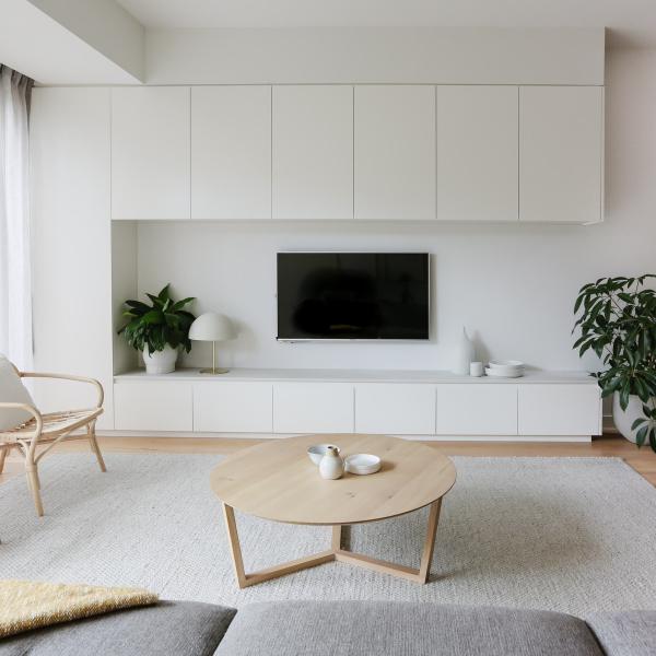 Matte Lacquer Wall Mounted TV Cabinet Modern Simple High Gloss White TV Bench