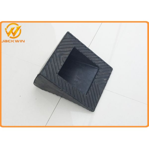 Vehicle Garage Parking Lot Rubber Wheel Stopper , Heavy Duty Truck Wheel Stopper