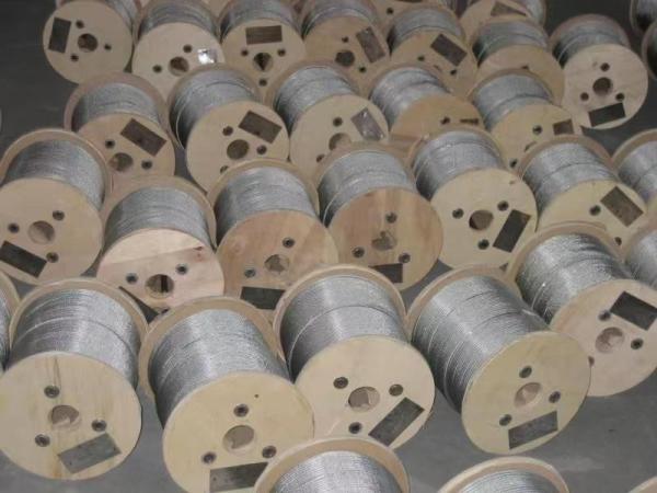 1.5mm Diâmetro de fio de aço galvanizado para vedação elétrica Tolerância ± 1% de aço de grau de aço