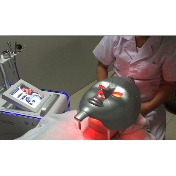 200W Hydrafacial Beauty Machine RF Water Oxygen Jet Machine For Deep Cleaning Skin