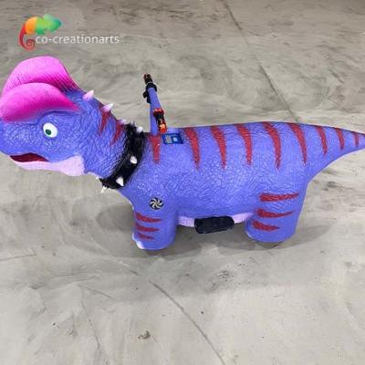 Passeio elétrico das crianças em controlo a distância do equipamento do campo de jogos do dinossauro a pilhas