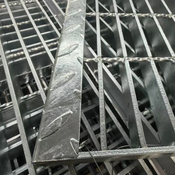 30mm Pitch Industrial Steel Platform Grating with 3mm Crossbars