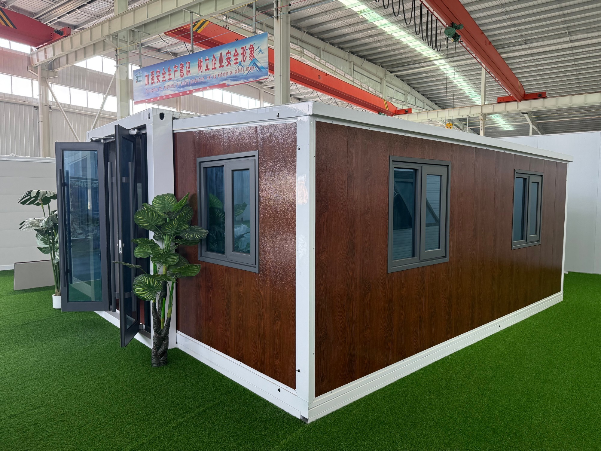 Customized Professional Eco-Friendly Foldable Container House Durable Comfortable Waterproof Feature for Workshop Application