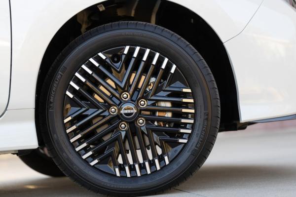 Sem gasolina, com uma autonomia de 180 milhas para viagens locais no 2024 Nissan Leaf S hatchback carros de energia nova
