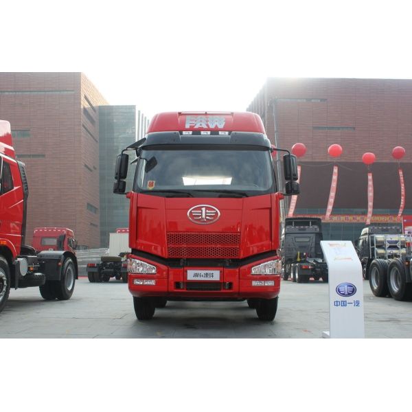 FAW J6M Heavy Tractor Truck And Trailer Equipment 320HP 6X2 Tractor Units