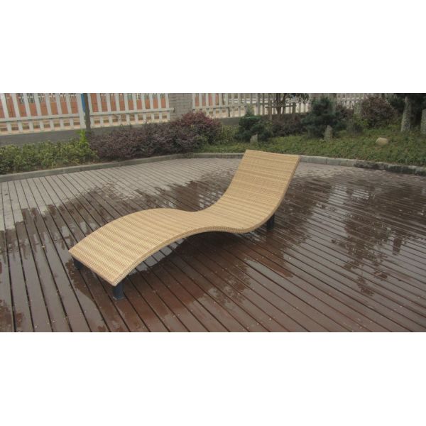 Modern Swimming Pool Waterproof Rattan Sun Lounger With Cushion