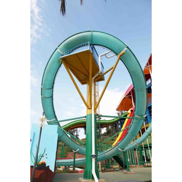 Vison Aqua Loop toboggan en fibre de verre pour les parcs à thème