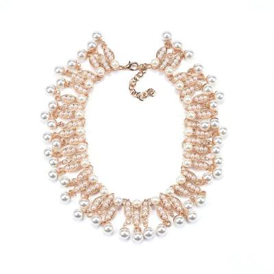 Collier à la mode avec perle pour filles de différentes longueurs et styles