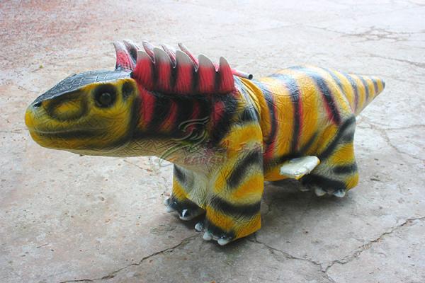 Bateria flexível bonito super do carro 12V do brinquedo do dinossauro conduzida para o shopping