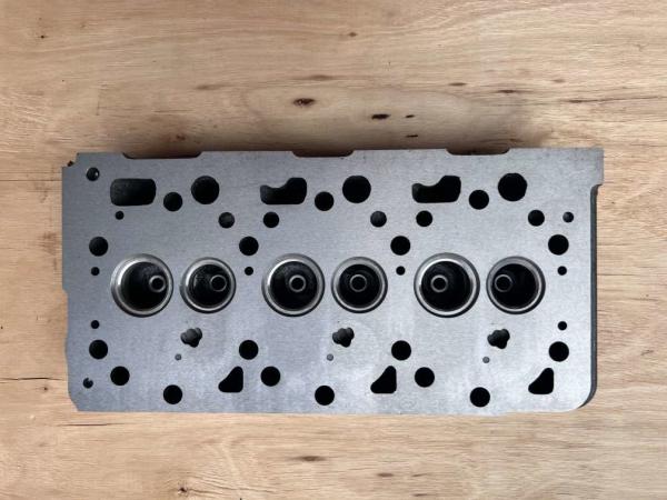 16027-03040  Kubota Engine Cylinder Head Model D1005 Made Of Cast Iron
