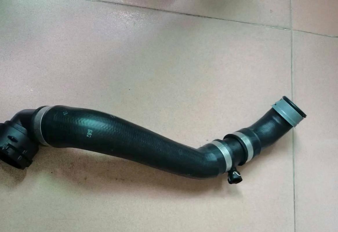 High quality water tank pipe LR016320 for Land Rover